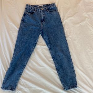 These are barely worn Zara mom jeans in a USA size 6.